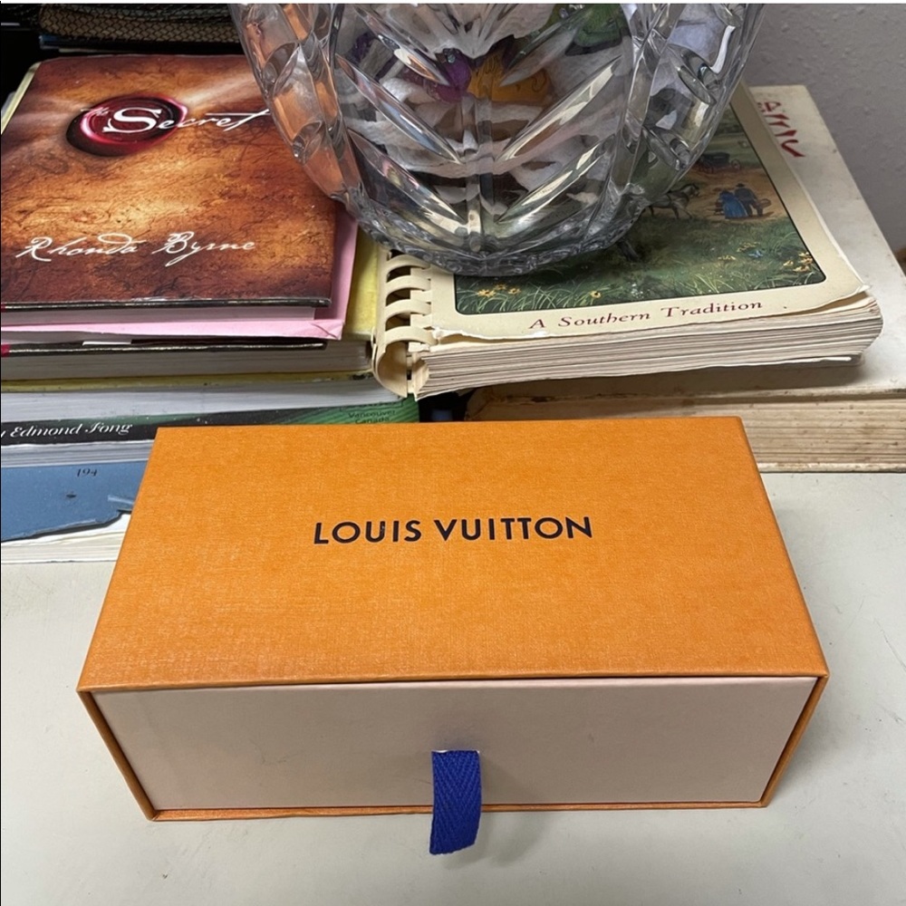 Louis Vuitton box